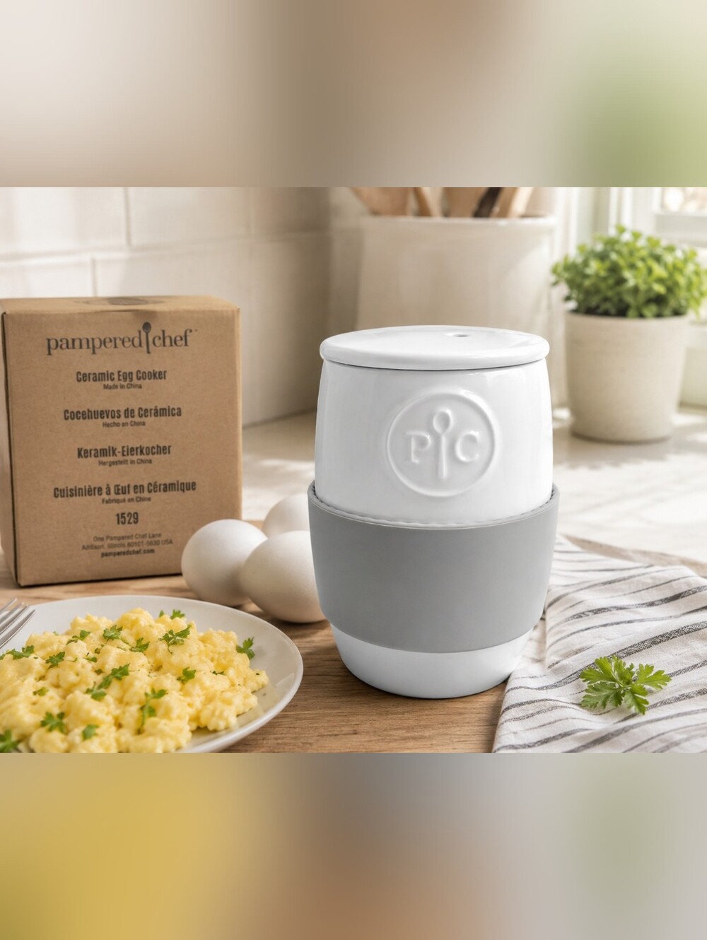 Pampered Chef Ceramic Egg Cooker #1529 Microwave Egg Poacher w/ Original Box